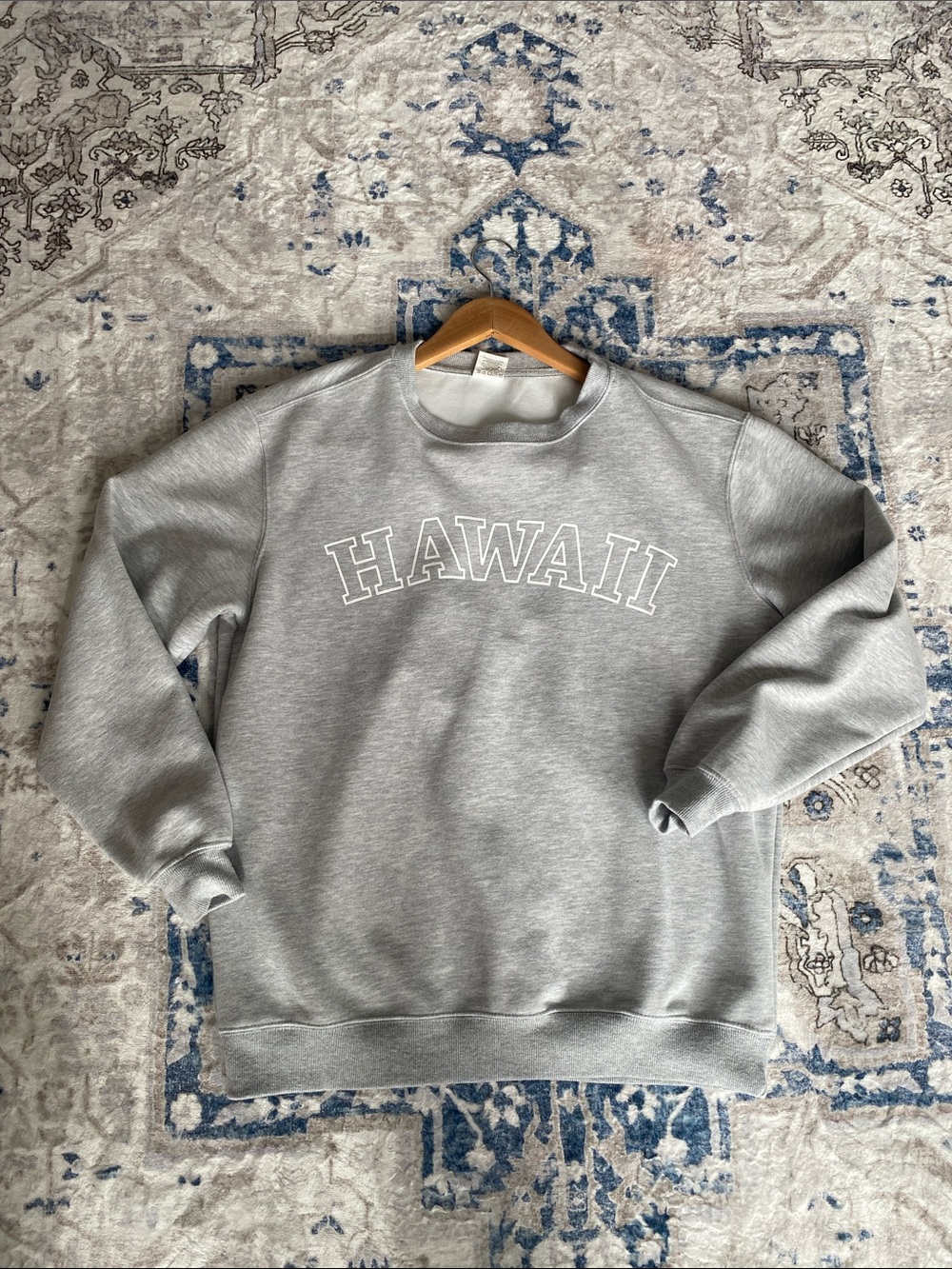 NWOT HAWAII Graphic Crewneck Sweatshirt - Gray